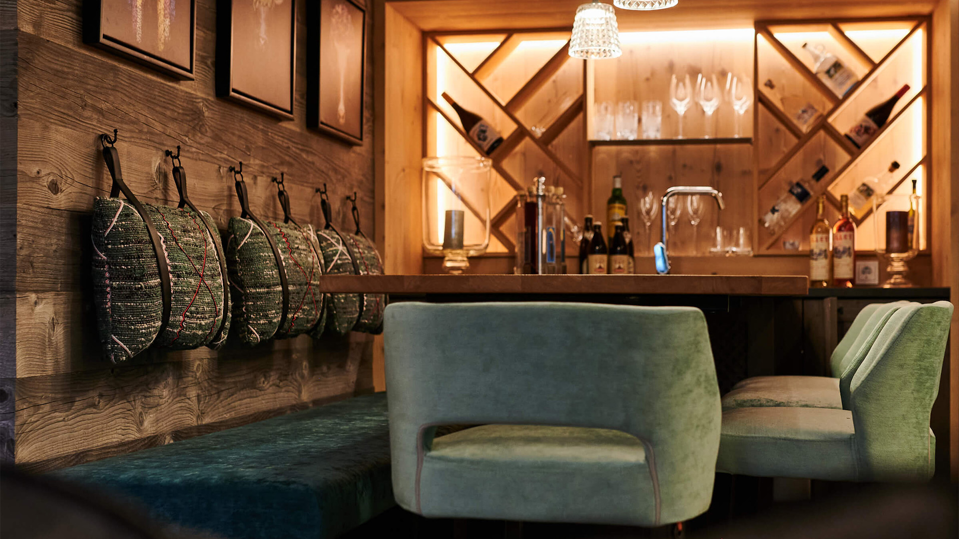 mgtrips_0007_chalet_evi_bar-5240